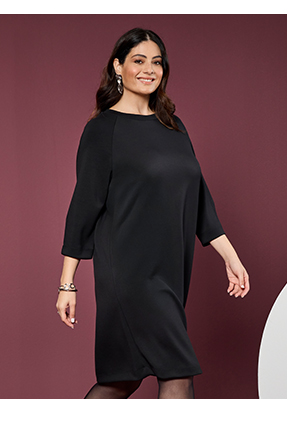 Abito in felpa dal taglio svasato con scollo a girocollo, maniche a 3/4 e modal