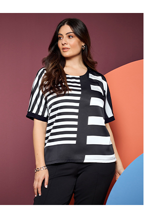 T-shirt dal taglio oversize con righe, scollo a girocollo e mezze maniche