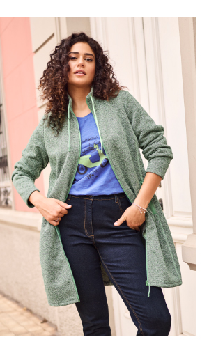 Giacca in pile, collo alto, taglio pi&ugrave; lungo, tasche con zip