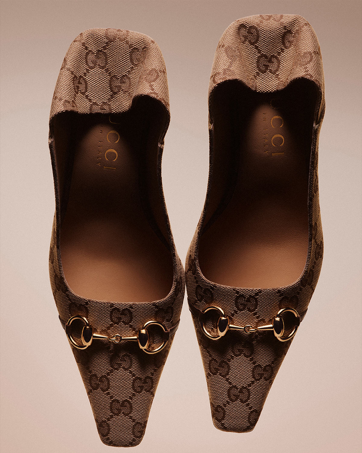 Scarpa(e) Scopri di più sul sito Web di Gucci 