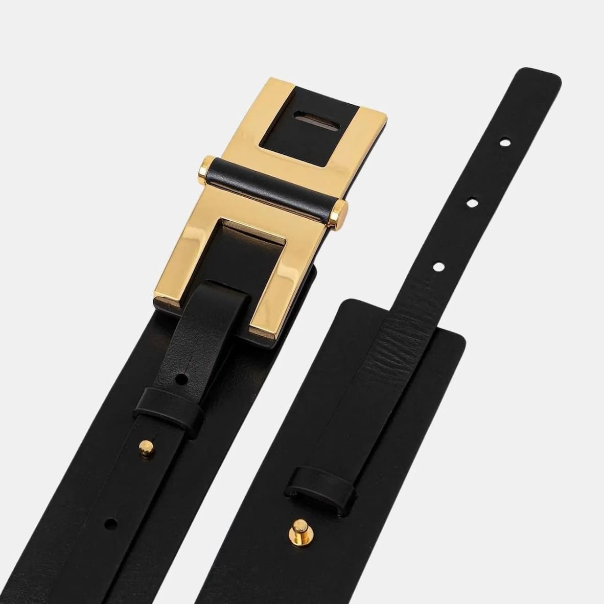 Cintura nera da donna con dettaglio logo