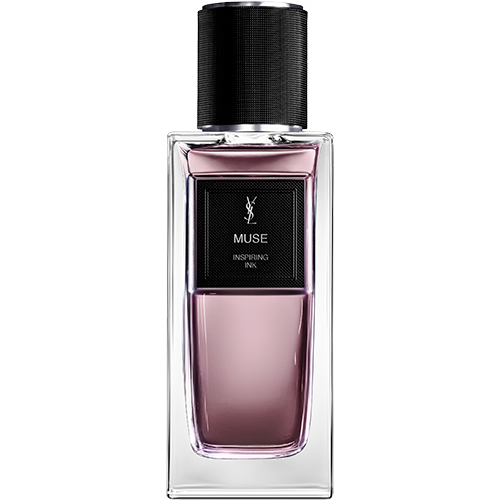 Un flacone di profumo YSL Muse con liquido lilla tenue.