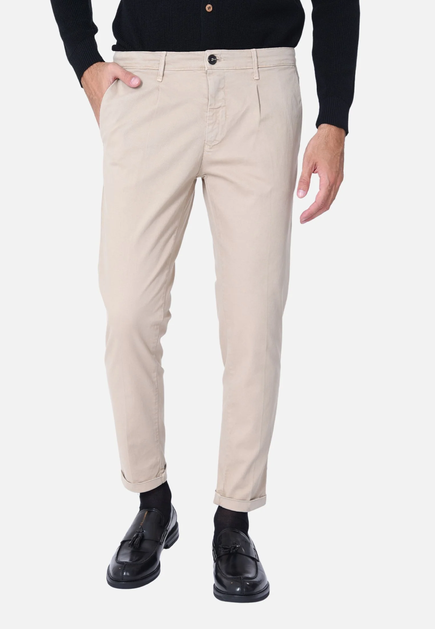 Image of Pantaloni con pinces e risvoltino