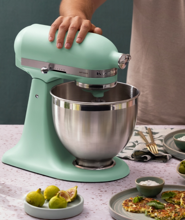 Stand mixer in Spearmint