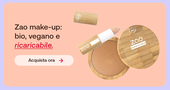 Zao make-up: prodotti cosmetici naturali, biologici, vegani e ricaricabili, con confezioni in bamb&ugrave;. L'immagine mostra un rossetto e una cipria Zao su sfondo rosa.