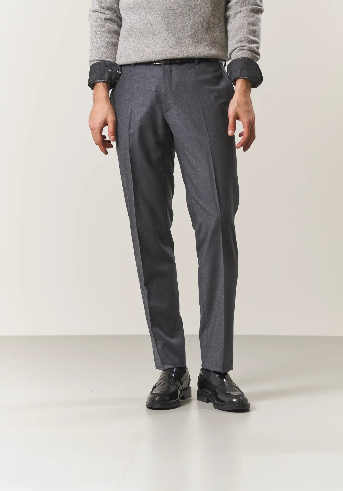 Image of Pantalone antracite flanella lana vergine custom fit