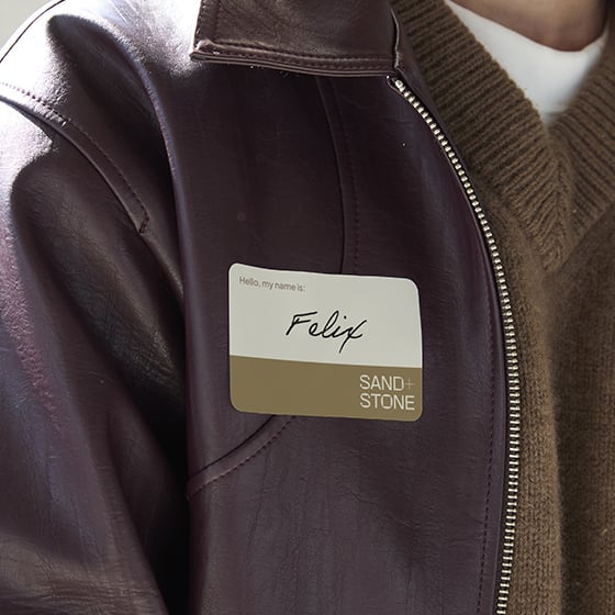 Presentarsi è più facile. Zero imbarazzo.