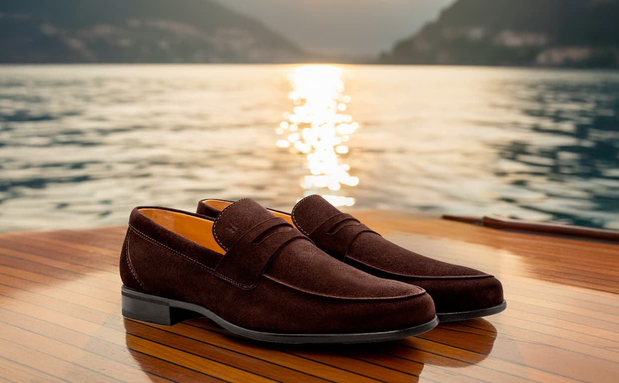 Colonia Suede on the lake