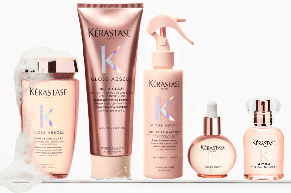 "La linea Gloss Absolu in 5 step, presentata su un bordo del lavabo del bagno. "