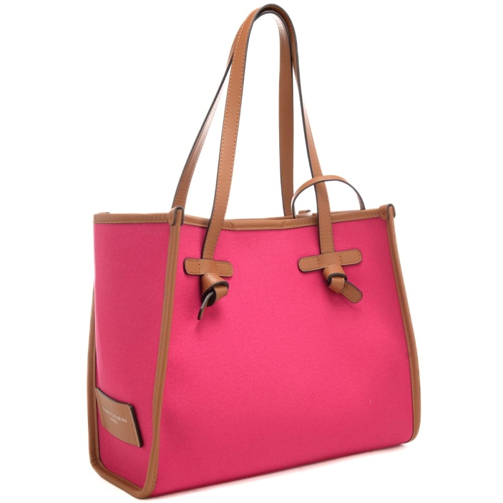 https://kimaccessori.it/borsa-a-spalla-da-donna-marcella-in-tessuto-con-profili-a-contrasto-fucsia-gianni-chiarini-bs-6849-comm-cnv-se-desert-flower
