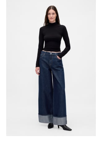 Display images to show real-time content