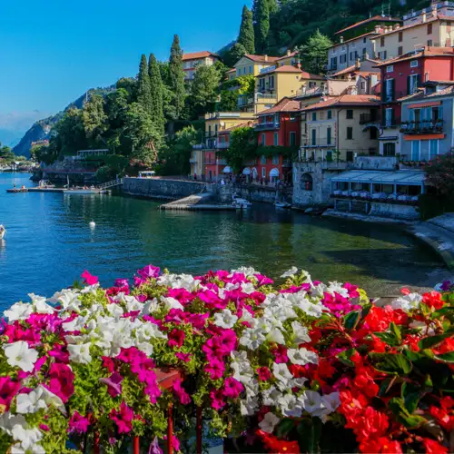 Activity image: Lago di Como: tour in barca di gruppo con aperitivo a base di prosecco