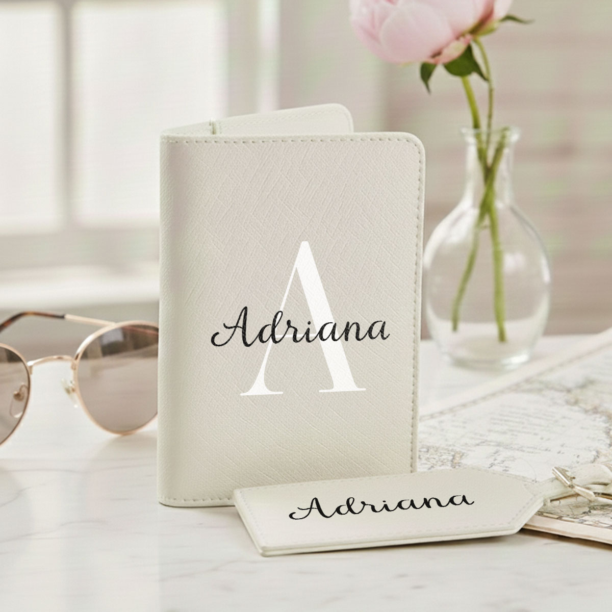 Image of Porta Passaporto Personalizzato e Etichetta per Valigia con Monogramma