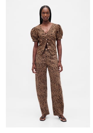 Display images to show real-time content