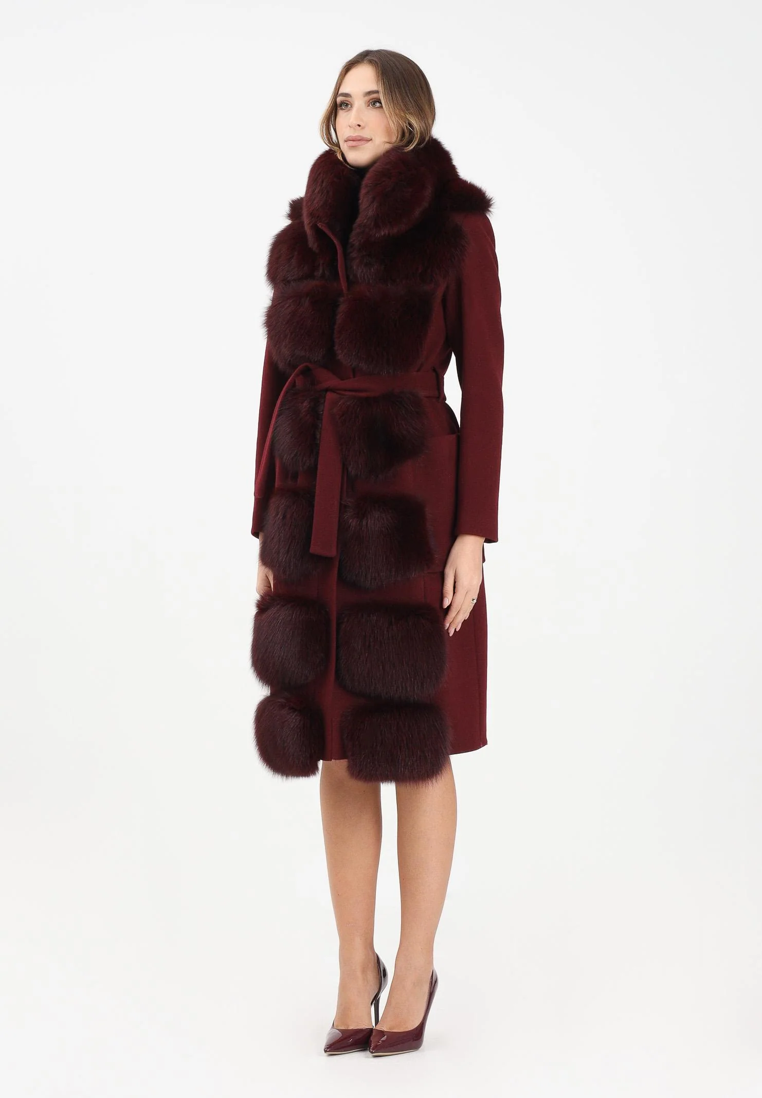 Image of YES LONDON Cappotto bordeaux da donna con dettagli in vera pelliccia di volpe