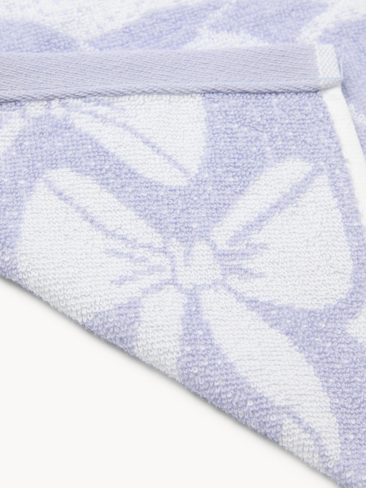 Asciugamano bicolor in spugna di cotone con fantasia fiocchi