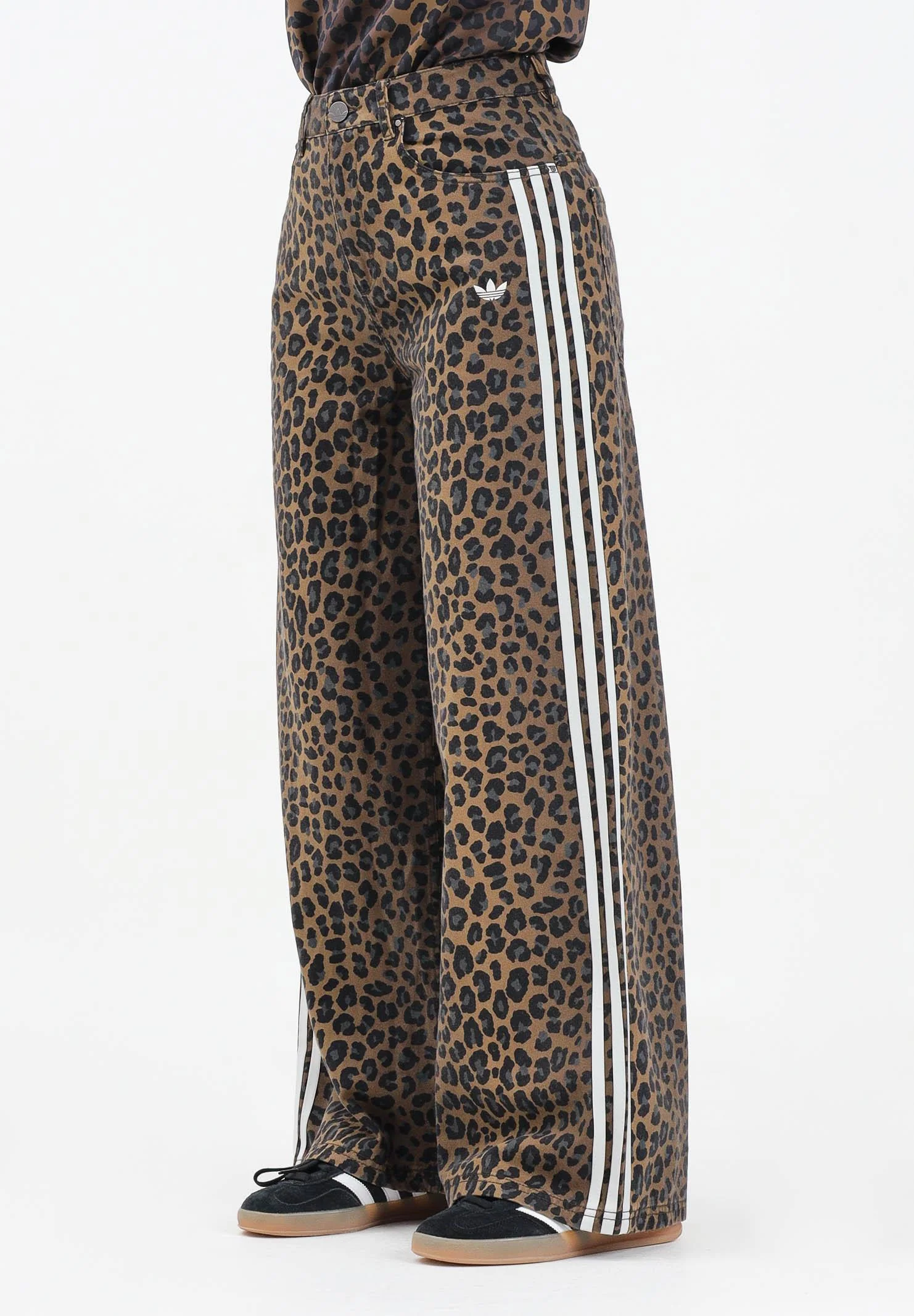 Image of ADIDAS ORIGINALS Jeans Loose Leopard in denim beige da donna