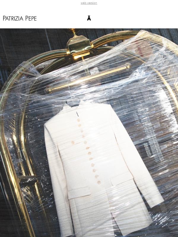 L'iconica giacca Officer in Warm Ivory