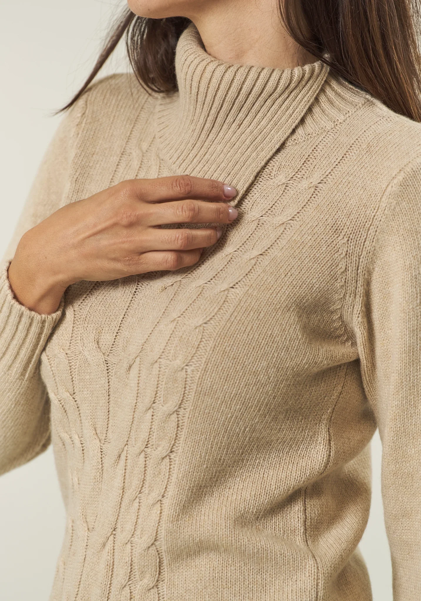 Image of Maglia collo spaccato beige treccia misto cashmere