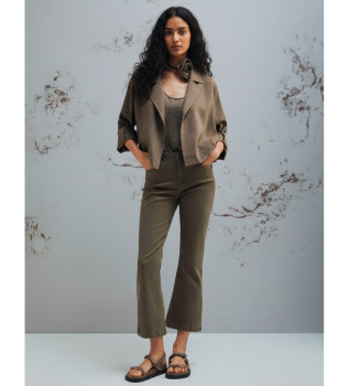 pantaloni-marroni-a-zampa