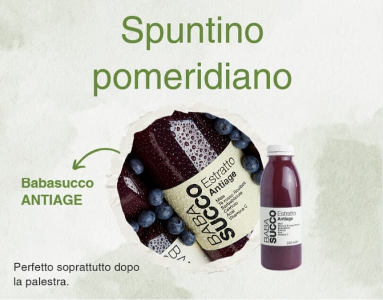 bottiglia di babasucco estratto antiage con mirtilli freschi su sfondo viola