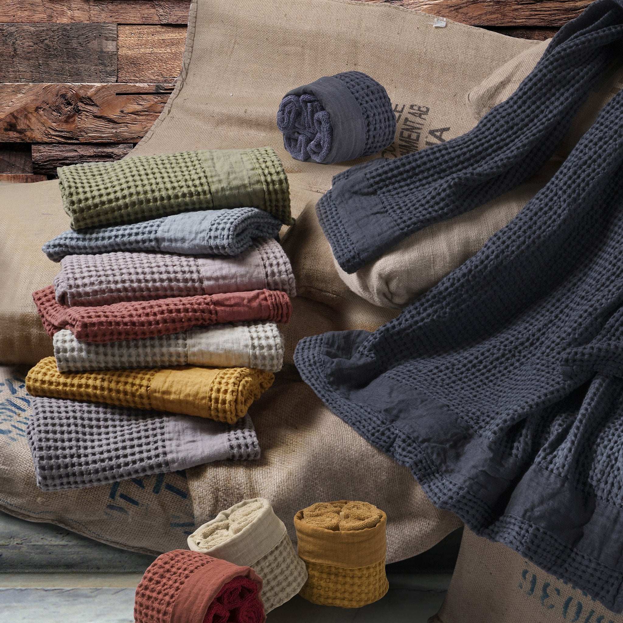 Image of Coppia Nido d'Ape Stonewashed <br>con Bordo in Lino - <b>Jaspy