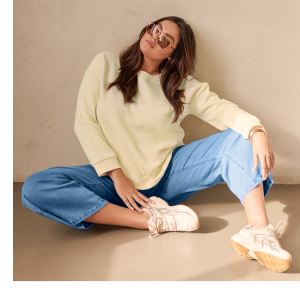 Oversized Sweatshirt- A modern oversized silhouette with dropped shoulders and a soft jersey lining.