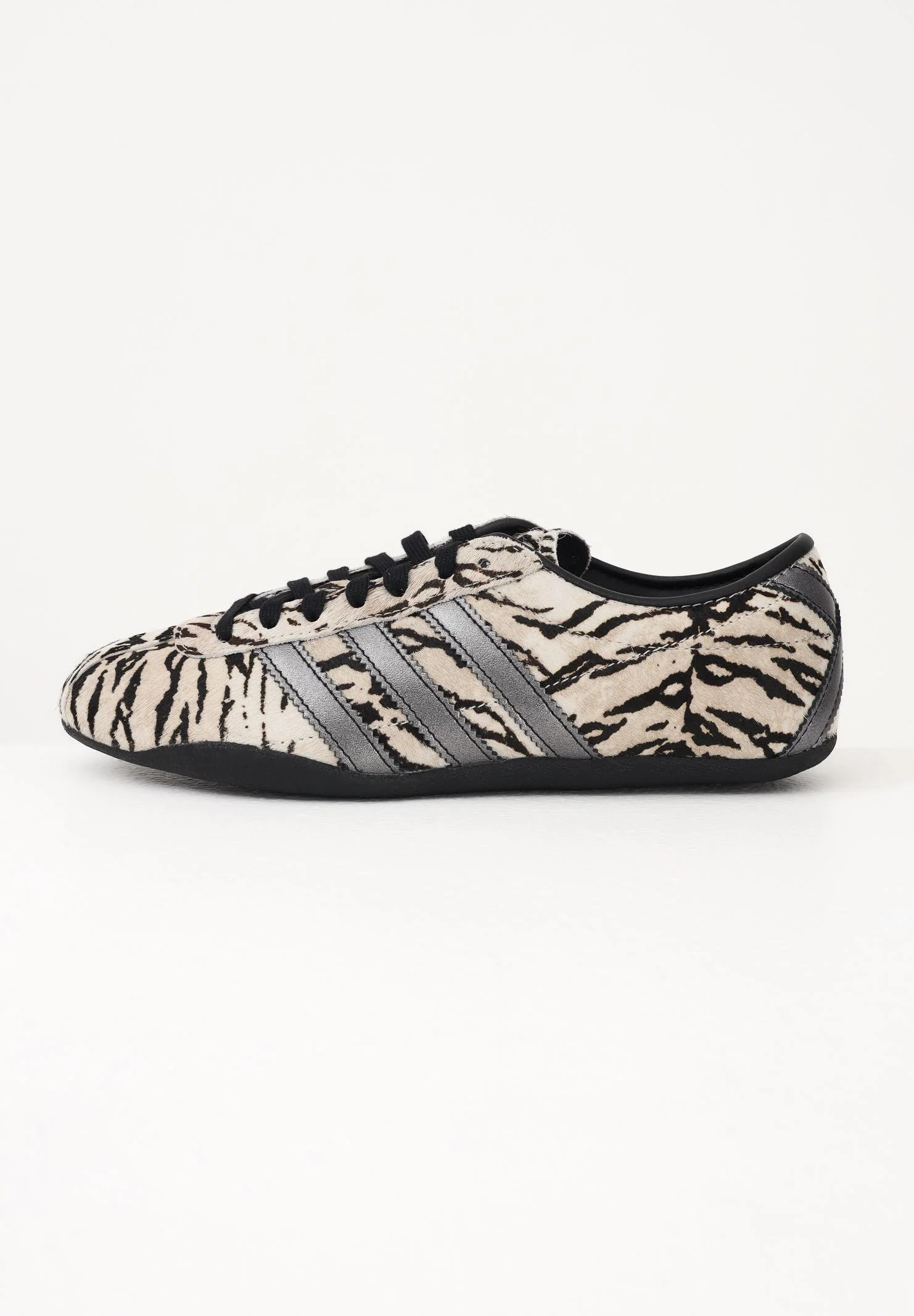 Image of ADIDAS ORIGINALS Sneakers TOKYO nere e panna da donna con stampa animalier