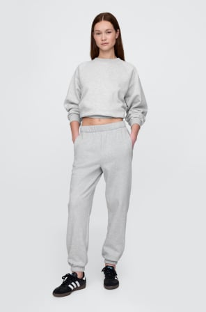 Display images to show real-time content