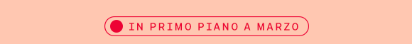 Etichetta: In primo piano a marzo, con cerchio rosso e testo in maiuscolo.