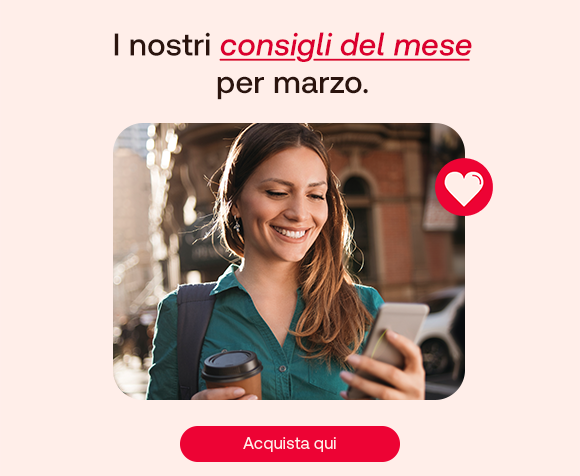 Donna che sorride guardando il cellulare. Testo: &ldquo;I nostri consigli del mese per marzo&rdquo;. Pulsante rosso: &ldquo;Acquista qui&rdquo;.