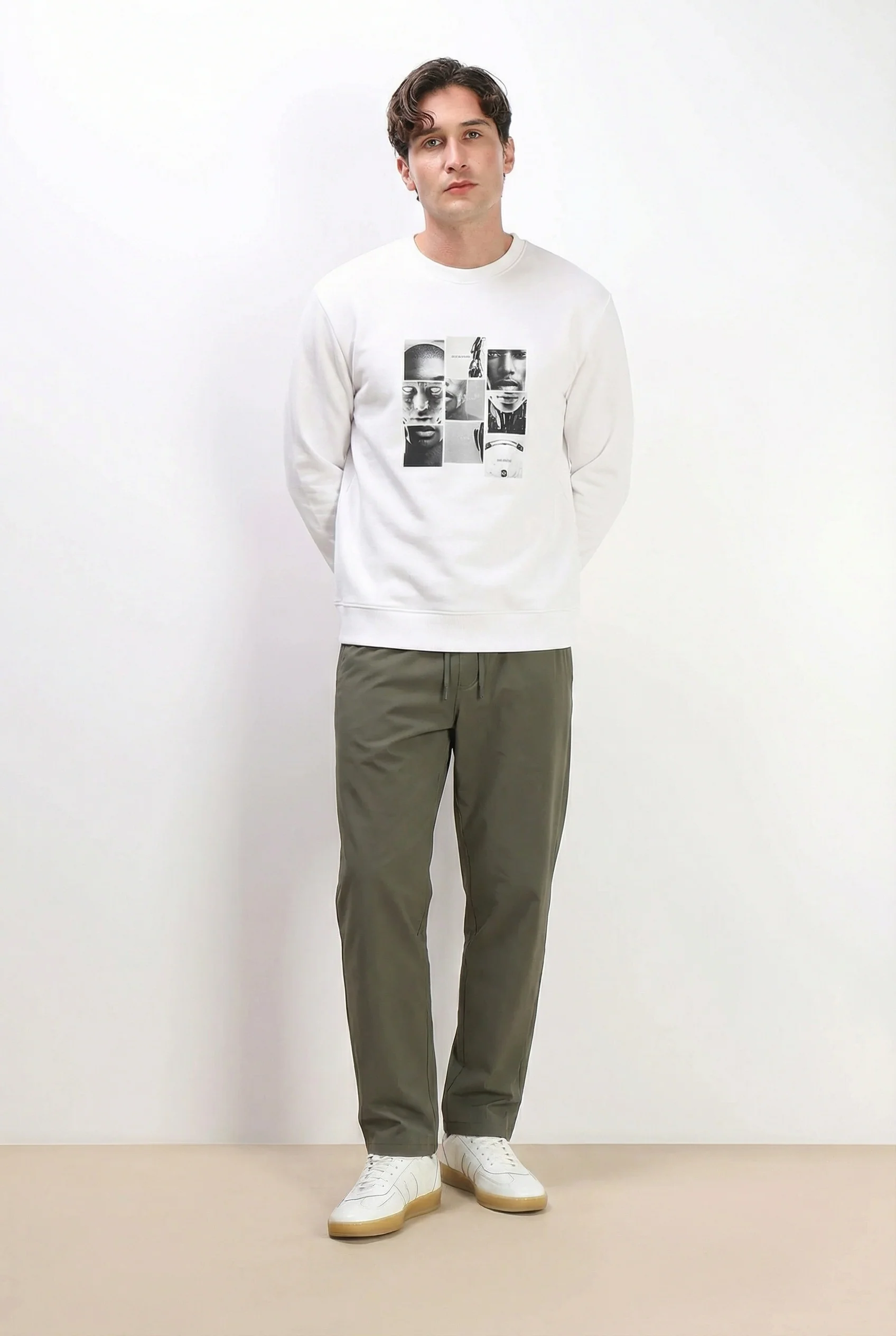 Image of FELPA GIROCOLLO CON STAMPA BIANCO