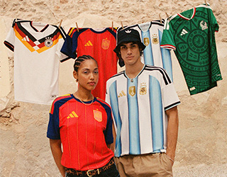 Ispirate dalla passione dei tifosi, pronte per essere indossate.