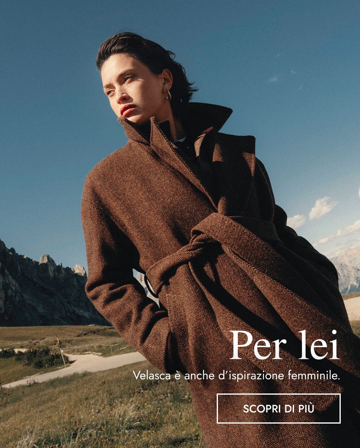 e il bavero più largo.     