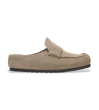 zoccoli-in-pelle-color-tortora-avvolti-in-napoli