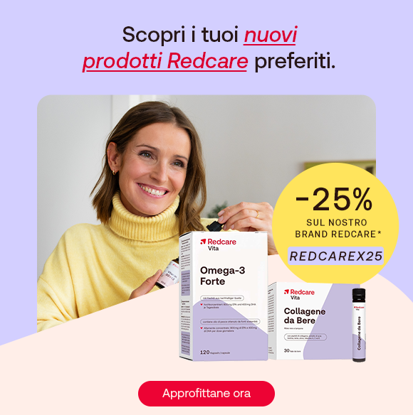 Donna sorridente con maglione giallo tiene in mano un integratore Redcare. In primo piano confezioni di Omega-3 Forte e Collagene da Bere. In alto il testo: &ldquo;Scopri i tuoi nuovi prodotti Redcare preferiti&rdquo;, con &ldquo;nuovi prodotti Redcare&rdquo; evidenziato in rosso corsivo e sottolineato. A destra un bollino giallo indica: &ldquo;-25% sul nostro brand Redcare &ndash; codice REDCAREX25&rdquo;. In basso pulsante rosso: &ldquo;Approfittane ora&rdquo;.