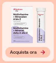 Confezione e flaconcini Redcare Vita Multivitamine + Minerali A bis Z su sfondo pesca chiaro. In basso pulsante: &ldquo;Acquista ora&rdquo;.