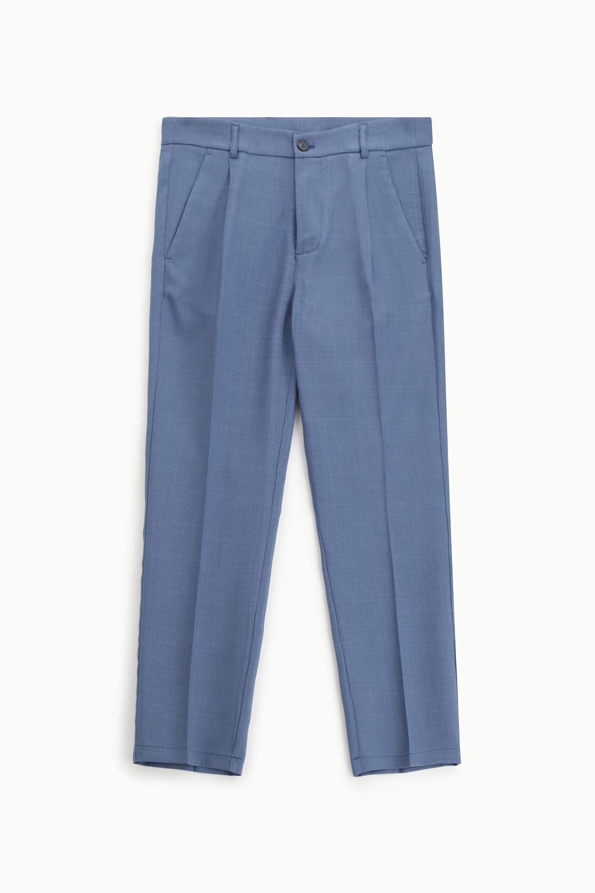 Men's light blue tailored trousers with front pleats, side pockets and belt loops, flat-lay on white background
