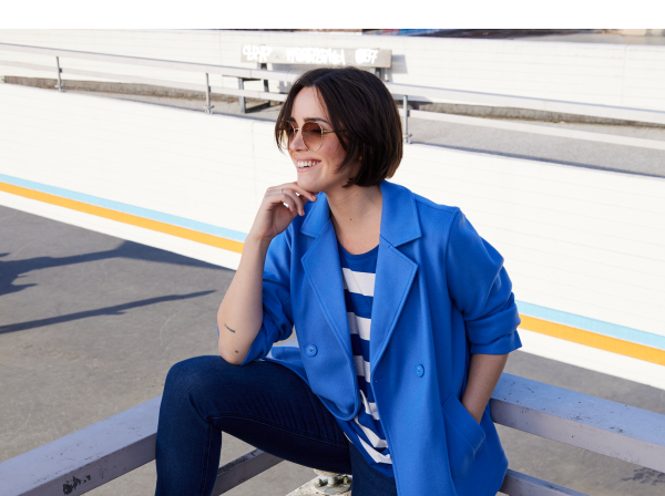 Giacca a doppio petto dal taglio svasato in pile con revers e maniche lunghe