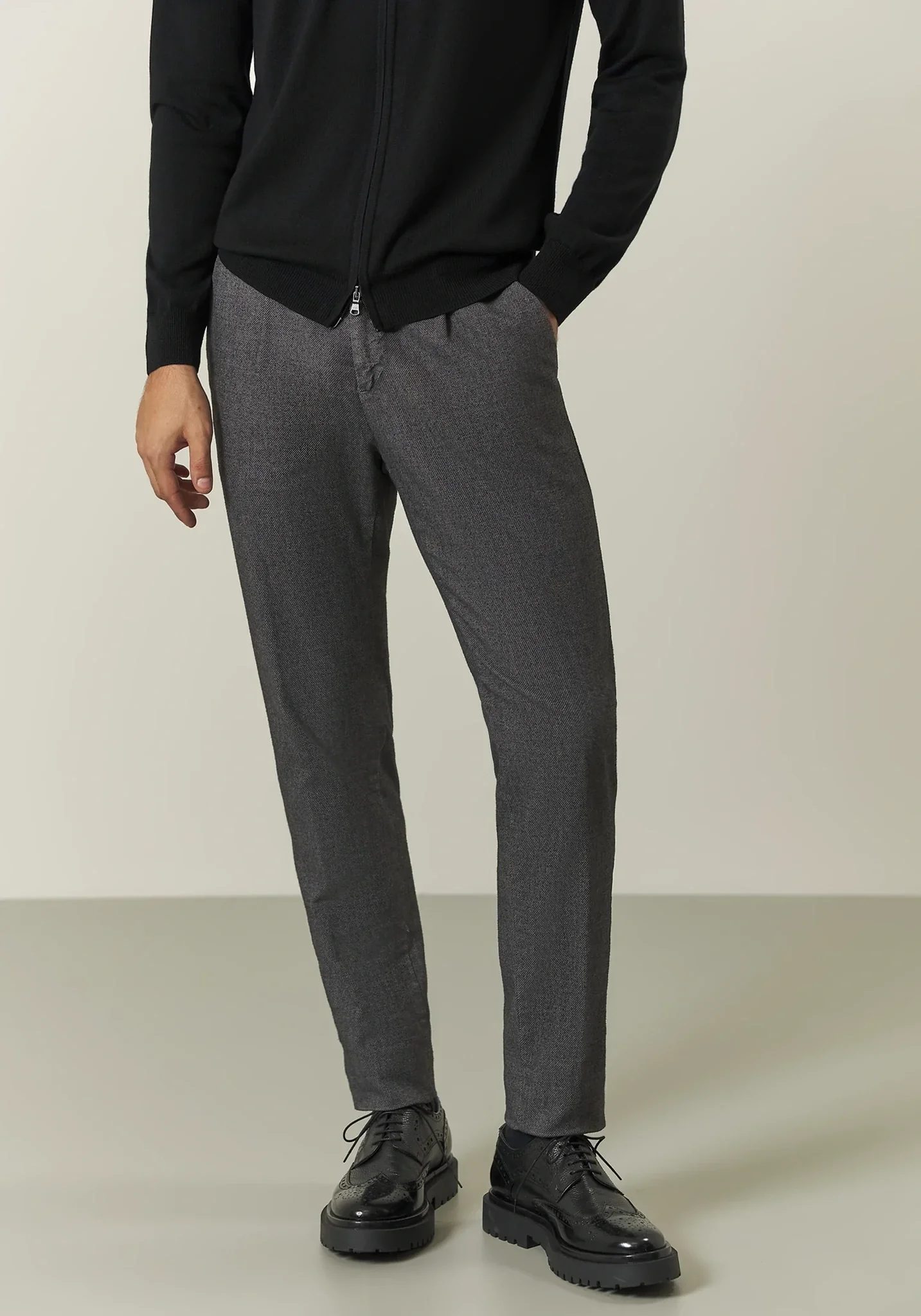 Image of Pantalone grigio effetto lana pinces slim fit