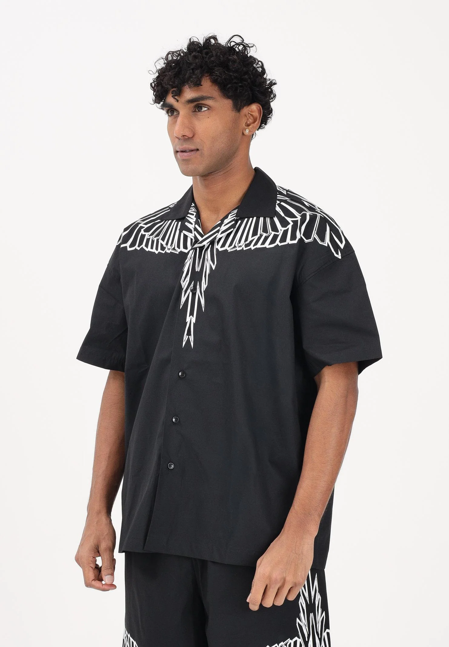 Image of MARCELO BURLON COUNTY OF MILAN Camicia a manica corta nera da uomo con stampa grafica