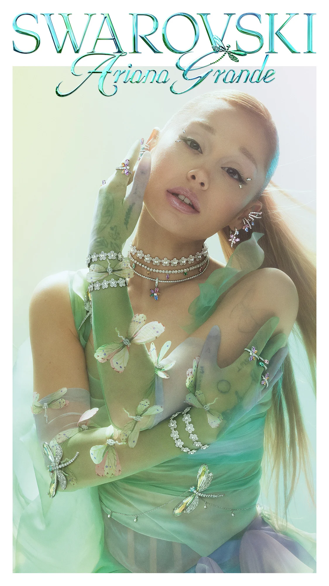 Ariana Grande indossa gioielli Ariana Grande x Swarovski
