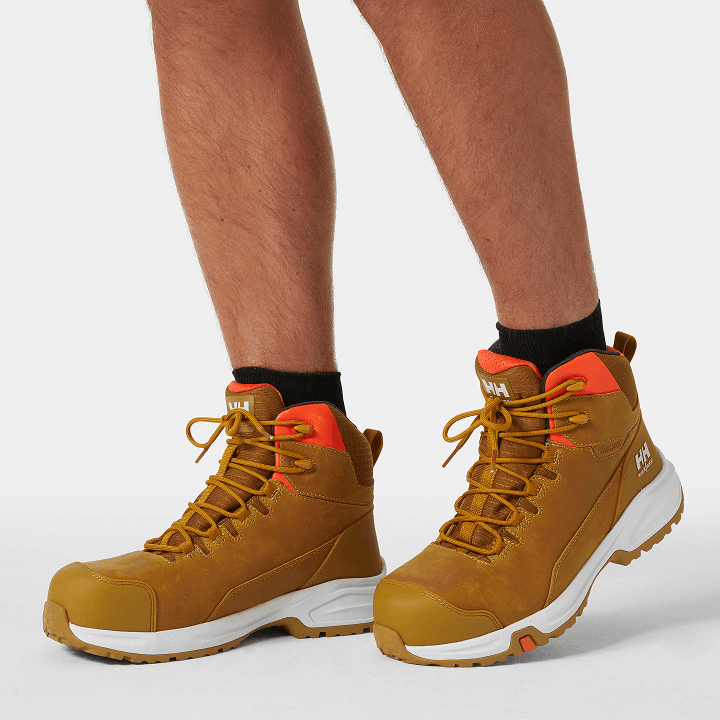 Safety shoes and boots 