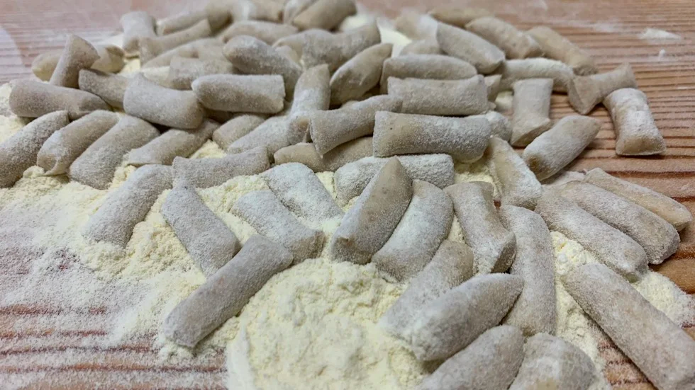 Piatto tipico lucano: Raskatielli di Fardella con sugo pronto di pomodoro