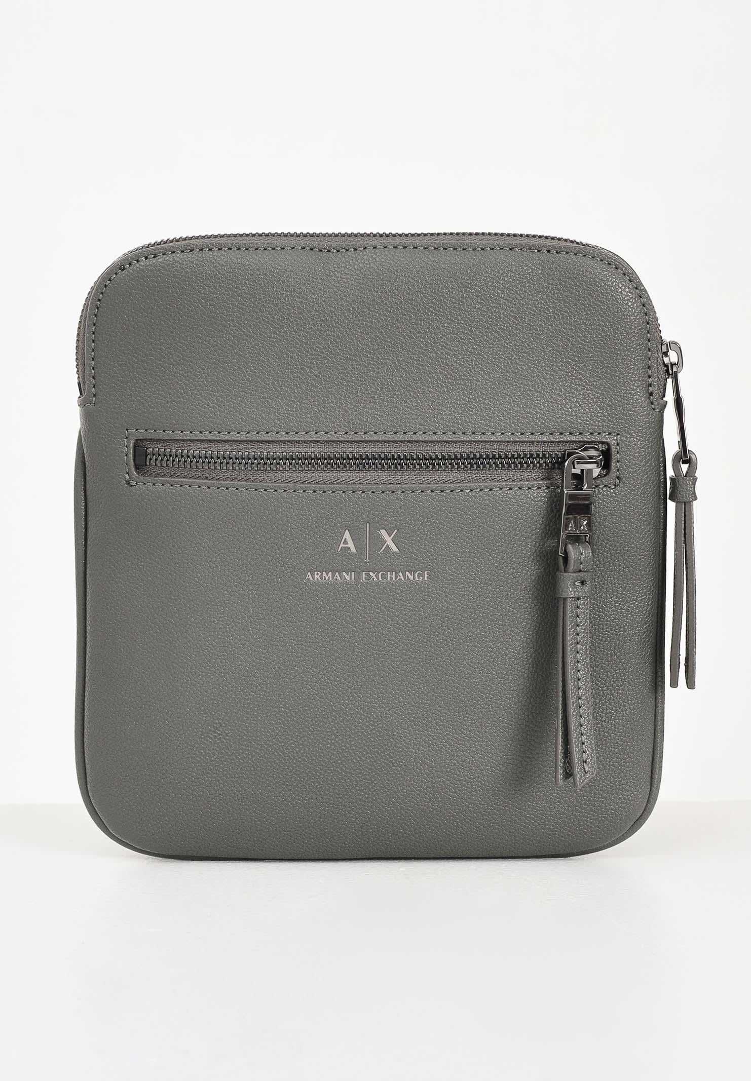 Image of ARMANI EXCHANGE Borsa a tacolla fango da uomo con logo frontale