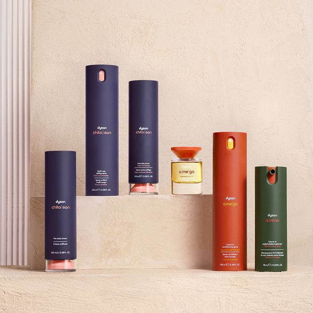 Gamma Dyson Chitosan per lo styling, gamma di prodotti nutrienti Omega e trattamento Amino per la cura del cuoio capelluto.