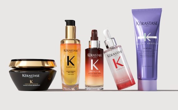 Vari prodotti del marchio K&eacute;rastase allineati su sfondo bianco.