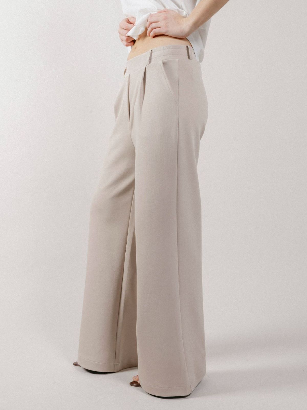 Pantalone Palazzo Loose Fit in Interlock Beige
