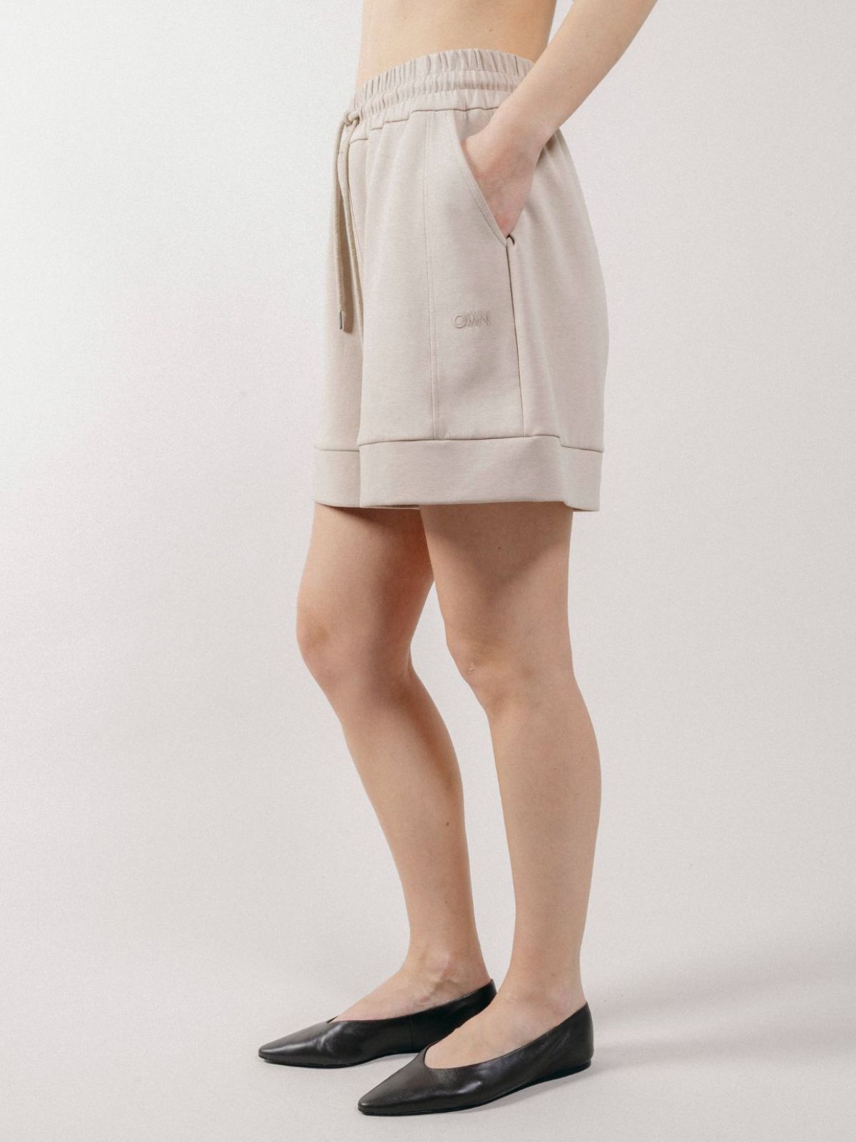 Shorts in Interlock Beige