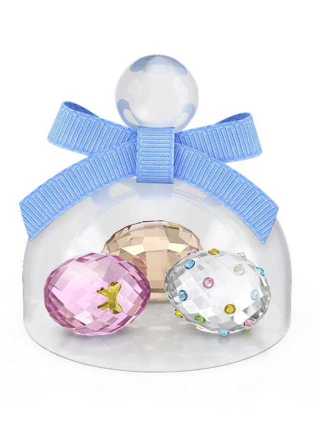 Tre uova colorate sotto una campana di cristallo